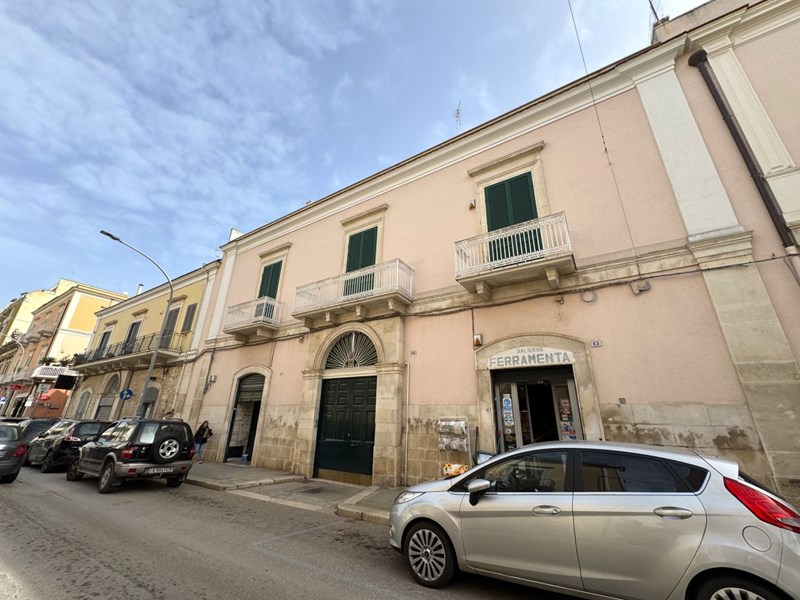 Casa Indipendente in Vendita a Bitonto, 700'000€, 335 m²