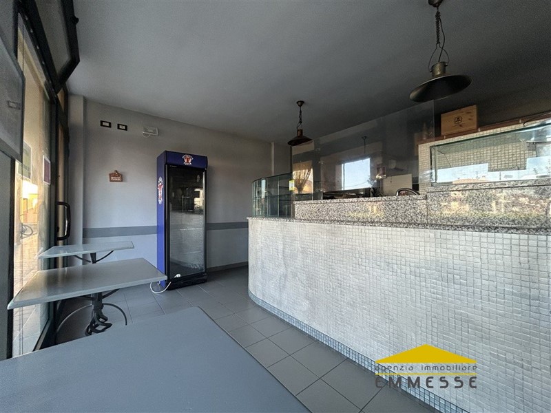 Attività commerciale in Affitto a Montignoso, 800€, 50 m²