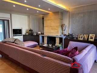 Casa Semi Indipendente in Vendita a Camaiore, 800'000&euro;, 200 m²