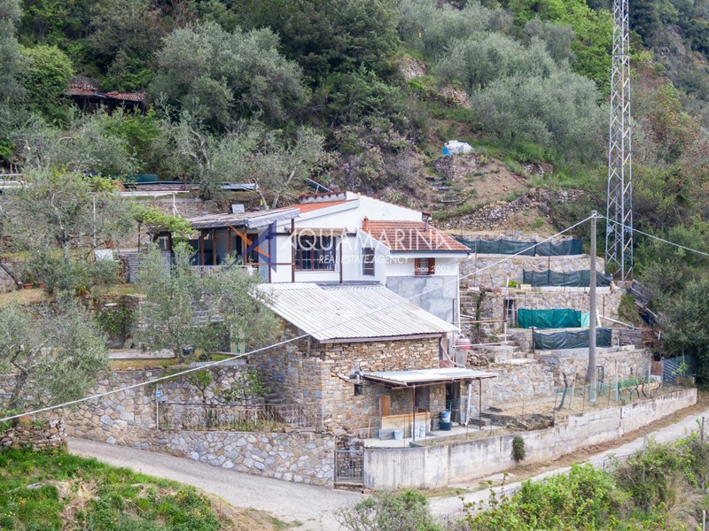 Villa in Vendita a Apricale, 160'000€, 140 m², arredato