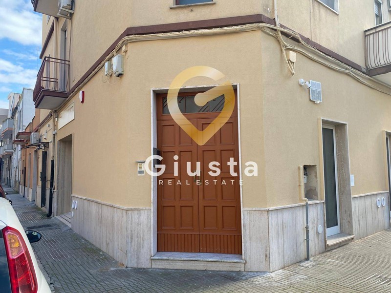 Bilocale in Vendita a Brindisi, zona Commenda, 49'000€, 61 m²