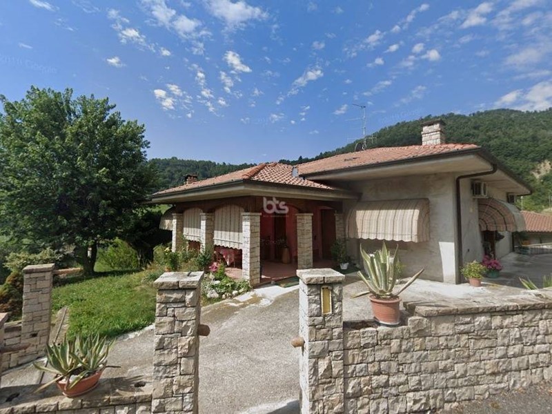 Casa Indipendente in Vendita a Adrara San Martino, 490'000€, 440 m², arredato