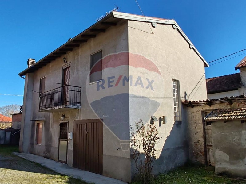 Casa Semi Indipendente in Vendita a Agrate Conturbia, zona Conturbia, 95'000€, 140 m²