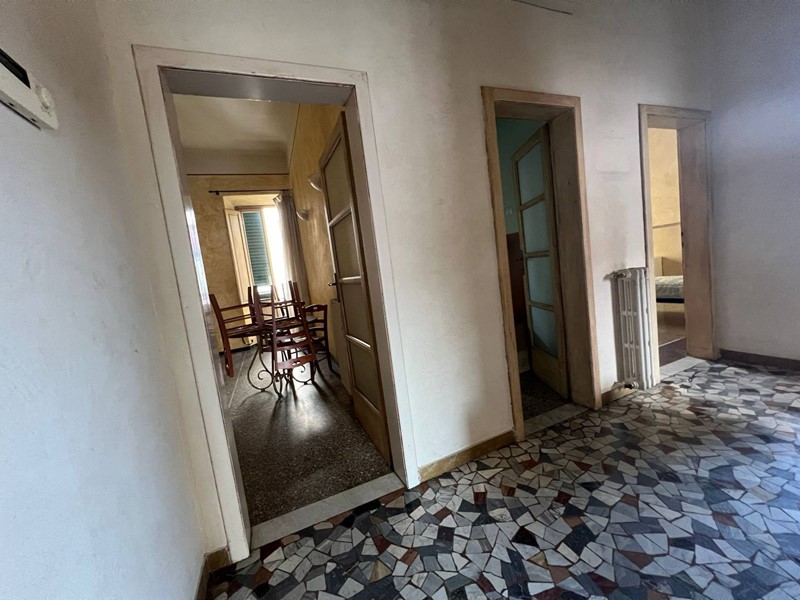 Casa Indipendente in Vendita a Casciana Terme Lari, zona Perignano, 210'000€, 1280 m²