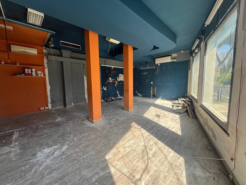 Attività commerciale in Affitto a Vicopisano, zona San Giovanni alla Vena, 900€, 110 m²