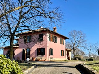 Villa in Vendita a San Miniato, zona Moriolo, 790'000€, 368 m², con Box