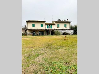 Villa in Vendita a Calcinaia, 495'000€, 420 m²