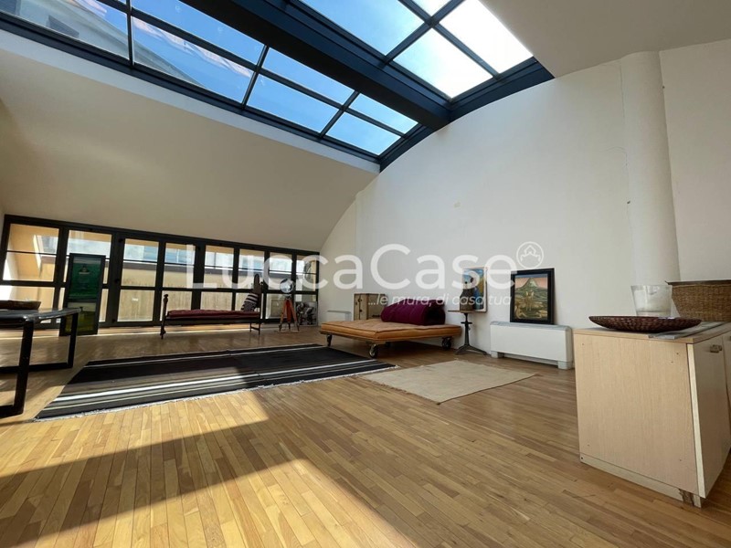 Ufficio in Affitto a Lucca, zona San Concordio Contrada, 2'600€, 200 m²