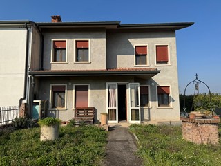 Casa Indipendente in Vendita a Pojana Maggiore, 129'000&euro;, 220 m²
