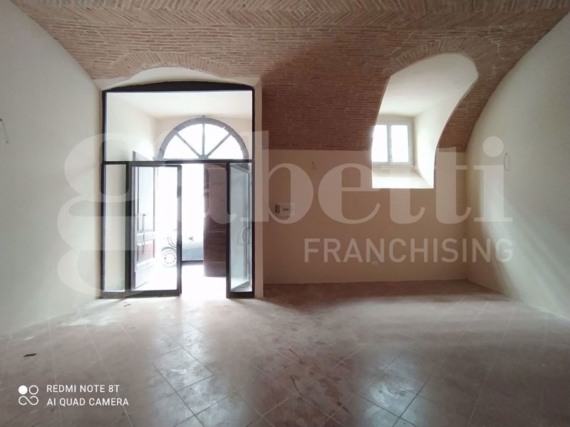Negozio in Vendita a L'Aquila, 95'000&euro;, 70 m²