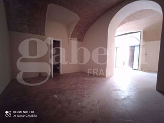 Negozio in Vendita a L'Aquila, 95'000&euro;, 70 m²