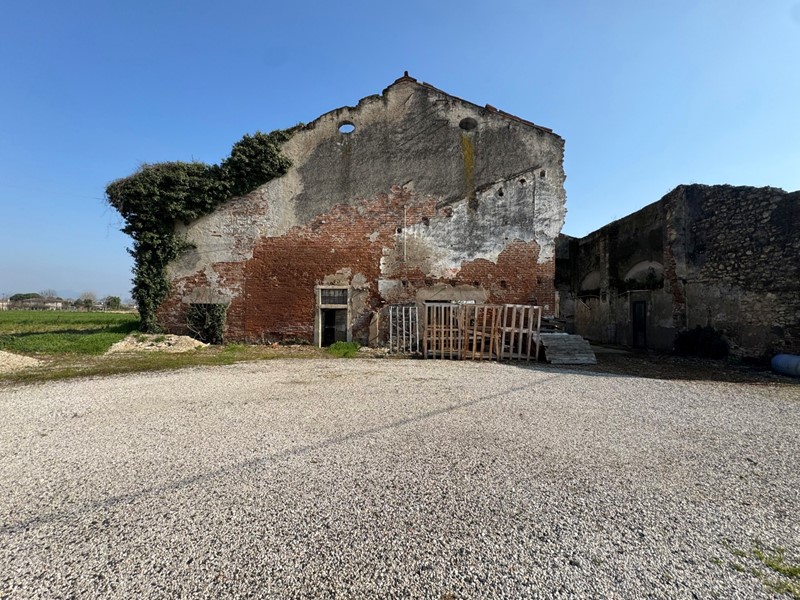 Casale in Vendita a Pojana Maggiore, 60'000&euro;, 660 m²