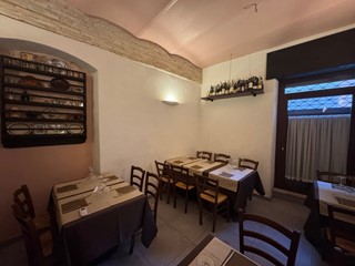 Attività commerciale in Vendita a Terni, 49'000€, 100 m²