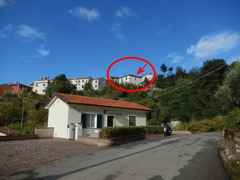 Appartamento in Vendita a Castiglione Chiavarese, zona San Pietro Di Frascati, 70'000€, 82 m²