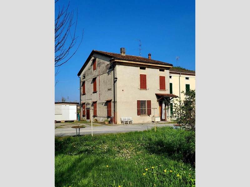 Casa Semi Indipendente in Vendita a San Secondo Parmense, 188'000€, 200 m²