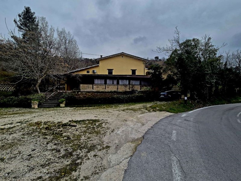 Villa in Vendita a Manoppello, 250'000€, 273 m²