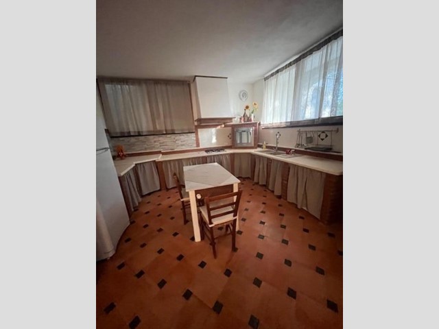 Villa bifamiliare in Affitto a Sarzana, 1'300€, 150 m², arredato