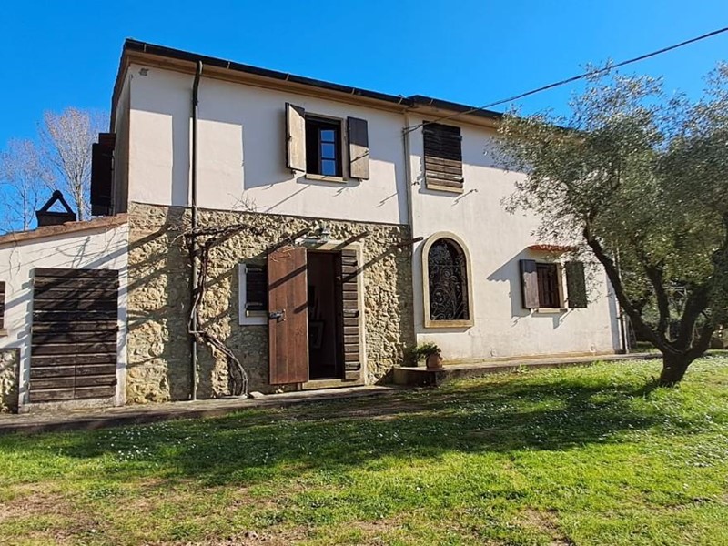 Casale in Vendita a Montescudaio, 740'000€, 330 m², arredato