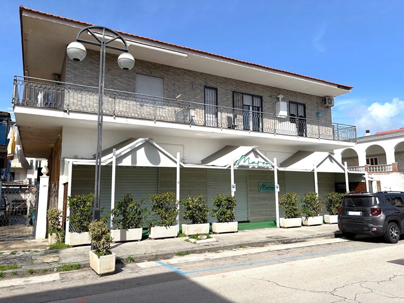 Trilocale in Vendita a Mondragone, zona VIALE MICHELANGELO, 110'000€, 75 m²