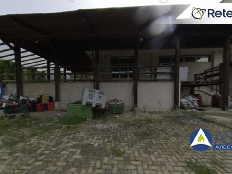 Capannone in Vendita a Lenola, 256'644€, 1331 m²