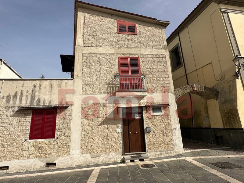 Casa Indipendente in Vendita a Quadrelle, 98'000€, 204 m²