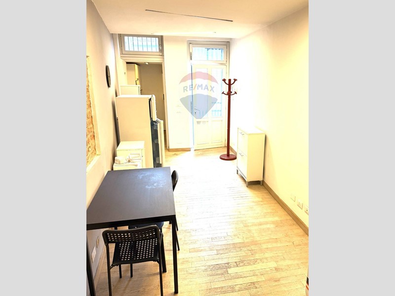Bilocale in Vendita a Pavia, zona Centro Storico, 130'000€, 45 m², arredato
