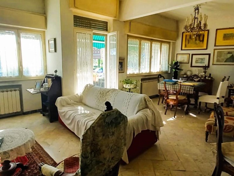 Appartamento in Vendita a Carrara, zona Marina di Carrara, 270'000€, 120 m²
