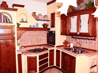 Trilocale in Vendita a Massa, zona Forno, 80'000€, 70 m², arredato