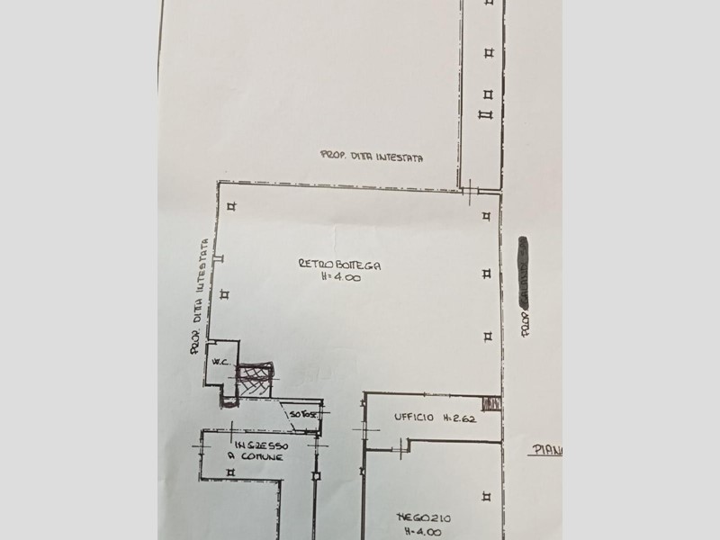 Immobile commerciale in Vendita a Vinci, 270'000€, 400 m²