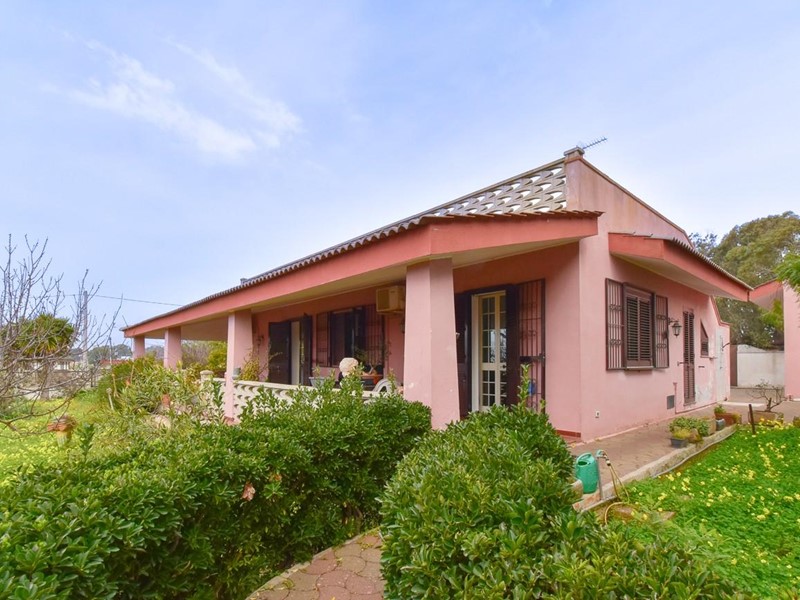 Villa in Vendita a Porto Cesareo, 325'000€, 140 m², con Box