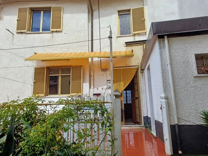 Villetta a schiera in Vendita a Massa, zona Pariana, 130'000&euro;, 100 m², arredato