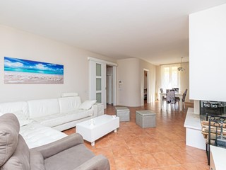 Appartamento in Vendita a Pontedera, zona Pietroconti, 235'000€, 170 m²