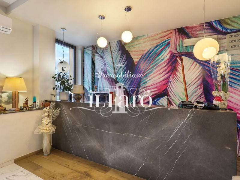 Attività commerciale in Vendita a Camaiore, 3'900'000&euro;, 900 m²