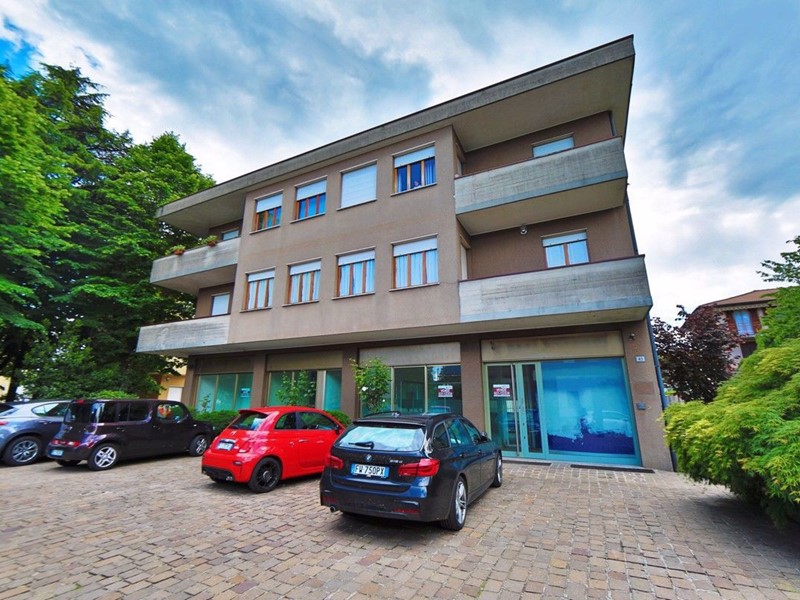 Negozio in Vendita a Rescaldina, 270'000€, 280 m²