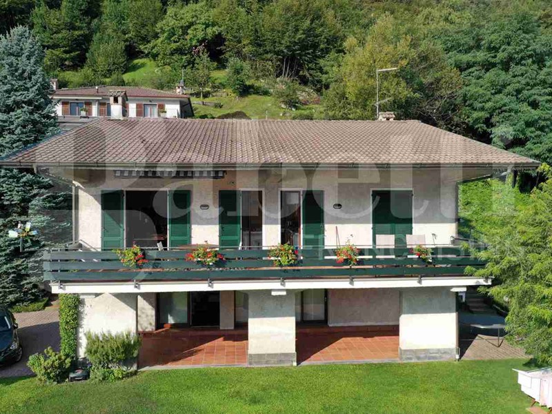 Villa in Vendita a Oliveto Lario, 750'000€, 240 m², arredato