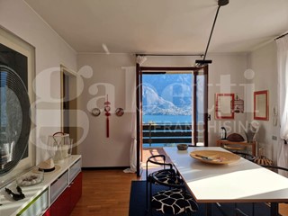 Villa in Vendita a Oliveto Lario, 750'000€, 240 m², arredato