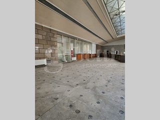 Ufficio in Vendita a Biella, 1'520'000€, 2850 m²