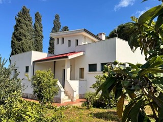 Casa Indipendente in Vendita a Polignano a Mare, 350'000€, 177 m², con Box