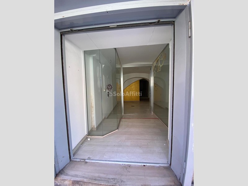 Capannone in Affitto a Barletta, 490€, 75 m²