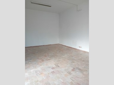 Immobile commerciale in Vendita a Orsogna, zona Centro, 48'000€, 81 m²