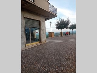 Immobile commerciale in Vendita a Orsogna, zona Centro, 48'000€, 81 m²