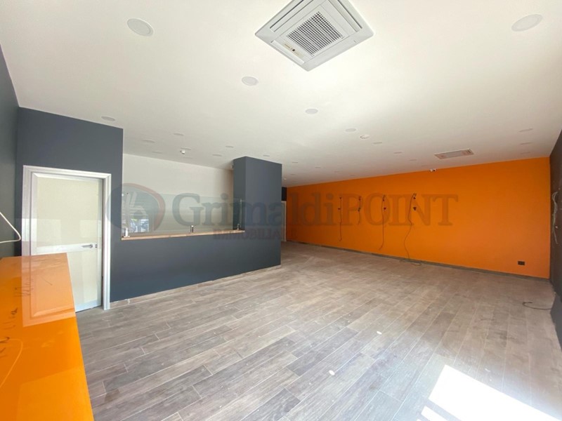 Immobile commerciale in Affitto a Villaricca, 1'800€, 120 m²