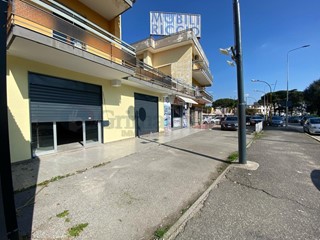 Immobile commerciale in Affitto a Villaricca, 1'800€, 120 m²