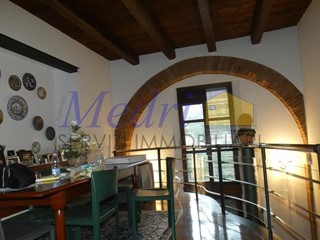 Casa Indipendente in Vendita a Cesena, zona Centro Storico, 420'000€, 150 m², con Box