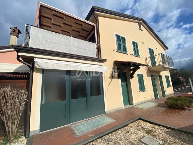 Casa Indipendente in Vendita a Ameglia, 380'000&euro;, 150 m²