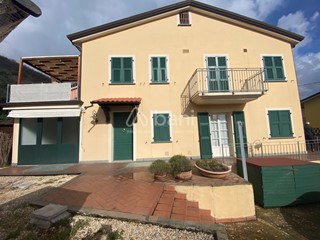 Casa Indipendente in Vendita a Ameglia, 380'000&euro;, 150 m²