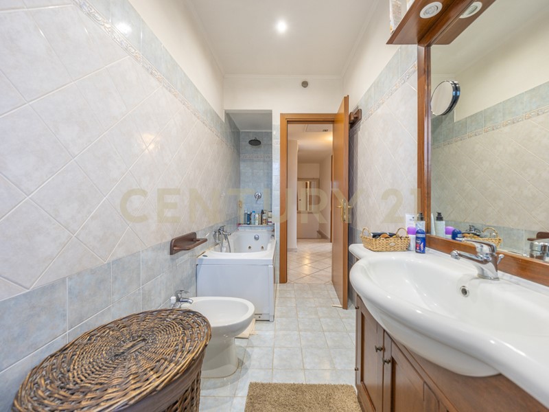 Appartamento in Vendita a Anzio, zona Villa Claudia, 219'000€, 110 m²