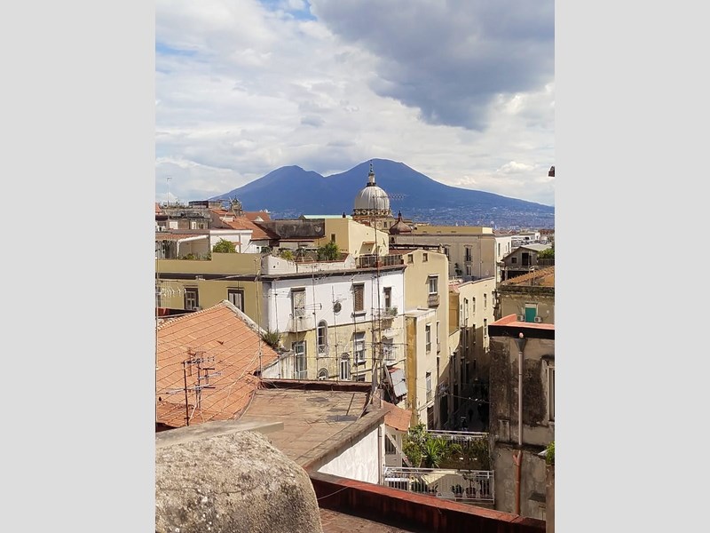 Appartamento in Vendita a Napoli, zona Montesanto, 400'000€, 170 m²