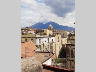 Appartamento in Vendita a Napoli, zona Montesanto, 400'000€, 170 m²