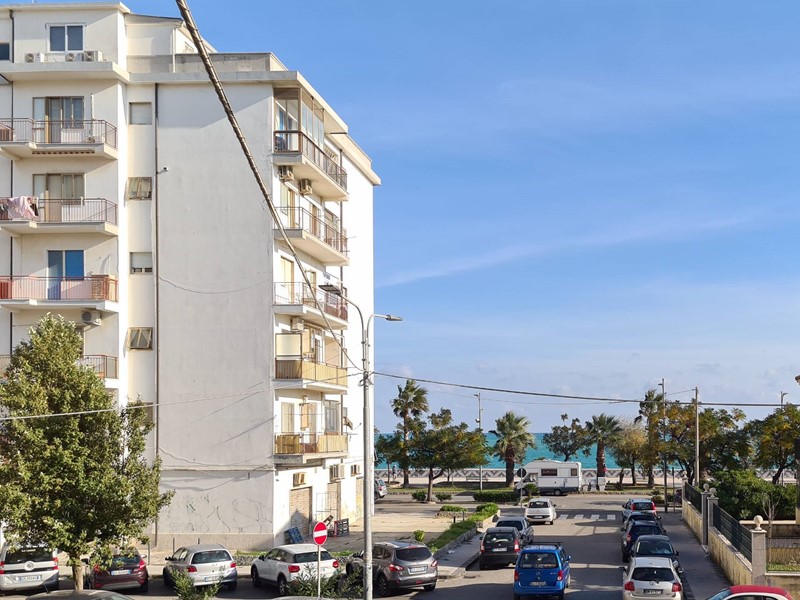 Quadrilocale in Affitto a Catanzaro, zona Lungomare, 2'100€, 90 m², arredato